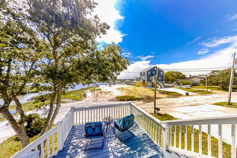 Lands End House in Garden City