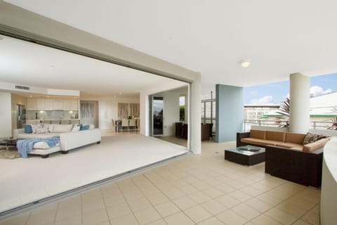 Patio, View (from property/room), Balcony/Terrace, Kitchen or kitchenette, Living room, Seating area, Dining area