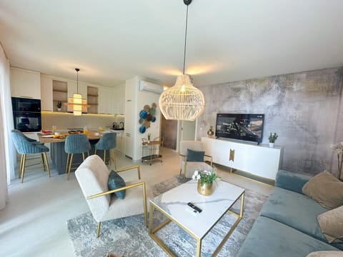 TV and multimedia, Kitchen or kitchenette, Living room, Seating area, Dining area