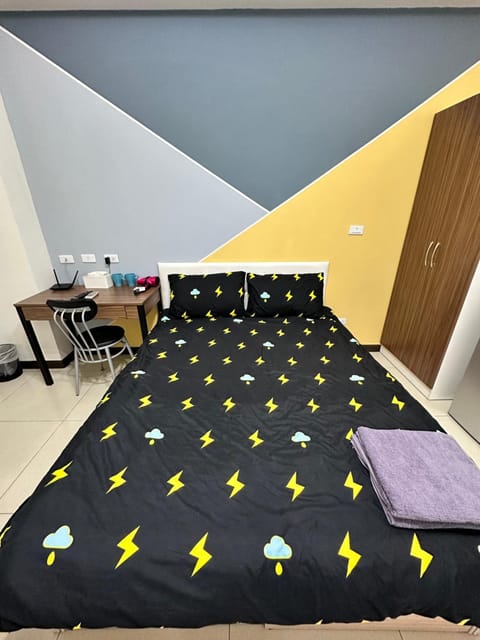 Bed, Photo of the whole room, Bedroom