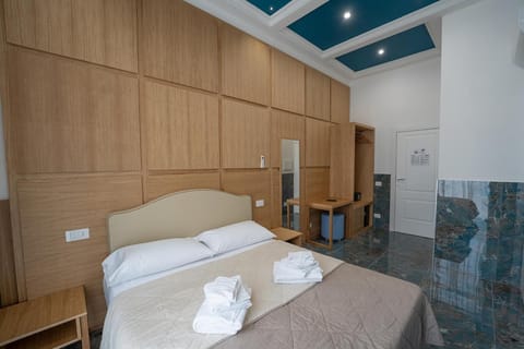 Bed, Living room, Photo of the whole room, Seating area, Bedroom, towels, wardrobe