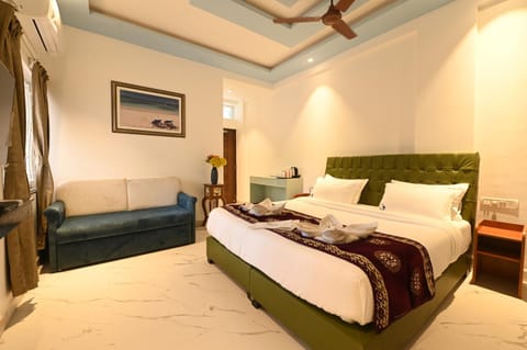 Bed, Seating area, Bedroom