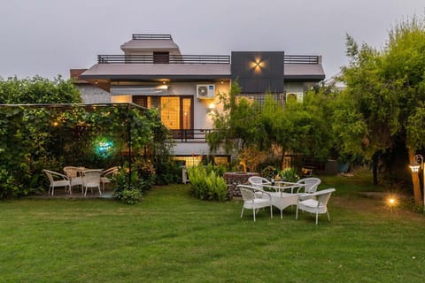 Property building, Garden, Balcony/Terrace
