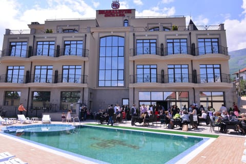 Property building, Swimming pool, Swimming pool