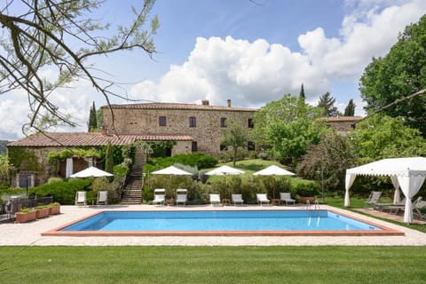 Property building, Day, Garden, Pool view, Swimming pool