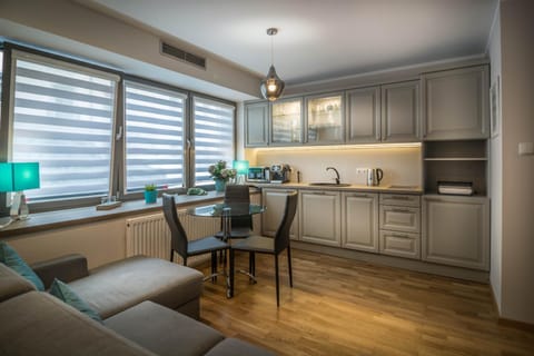 Kitchen or kitchenette, Living room, minibar