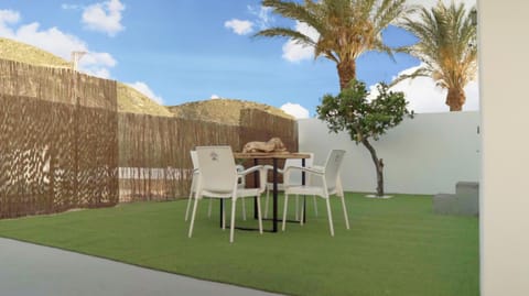 Garden, Garden view, Quiet street view