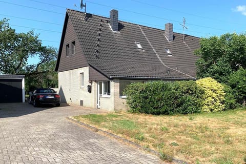 Property building, Neighbourhood, Street view, Parking