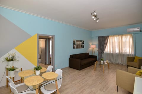 TV and multimedia, Living room, Photo of the whole room, Dining area