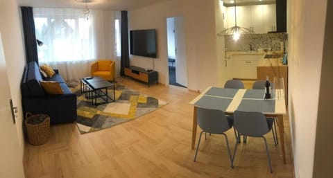 TV and multimedia, Kitchen or kitchenette, Living room, Seating area, Dining area