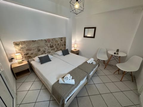 Bed, Photo of the whole room, Seating area, Bedroom