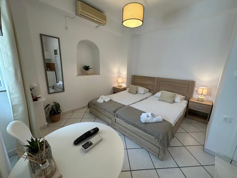 Bed, Photo of the whole room, towels, air conditioner