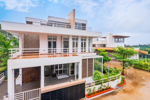 Property building, Day, Balcony/Terrace, Balcony/Terrace