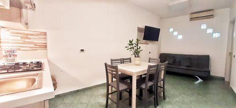 TV and multimedia, Living room, Dining area, air conditioner