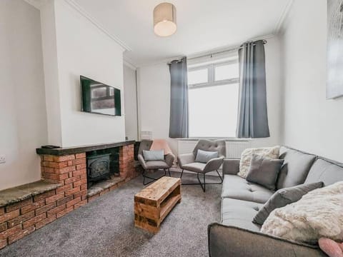 Valley Park House - By Sigma Stays House in Crewe