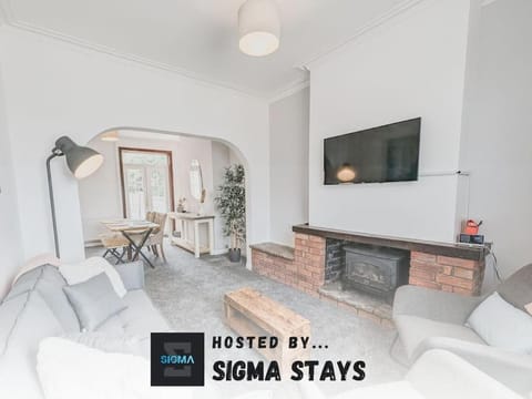 Valley Park House - By Sigma Stays House in Crewe