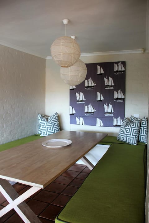 Seating area, Dining area