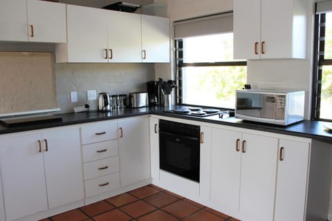 Kitchen or kitchenette, minibar, pet friendly, stove, toaster