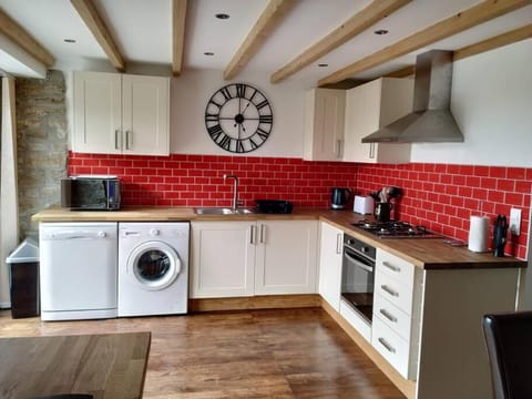 Bonne Chere, Family Friendly Cottage with Pool LPS House in Brittany