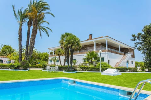Property building, Garden, Swimming pool