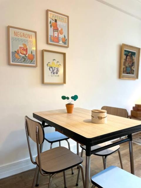 Living room, Decorative detail, Seating area, Dining area