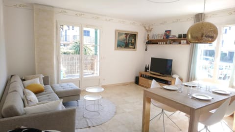 TV and multimedia, Living room, Dining area