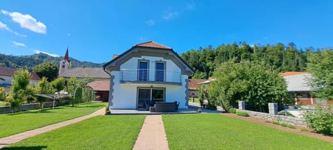 Property building, Spring, Day, Garden