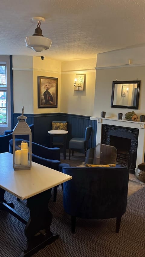 Property building, Lounge or bar, Seating area, Dining area