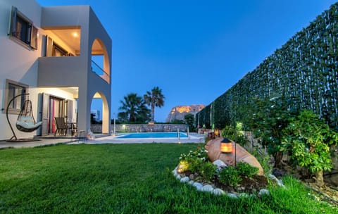 Property building, Garden, Swimming pool
