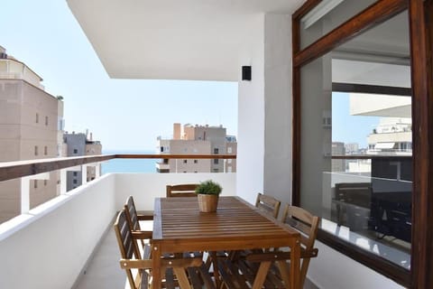 Natural landscape, View (from property/room), Balcony/Terrace, Dining area, Sea view