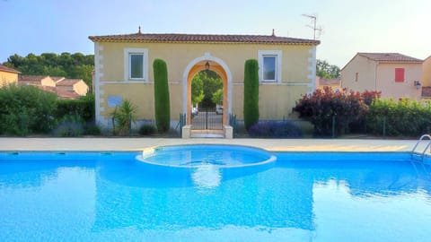 Swimming pool, sunbed
