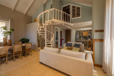 Living room, Seating area, Dining area, kitchen