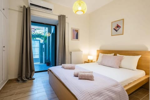 Bed, Bedroom, towels, air conditioner