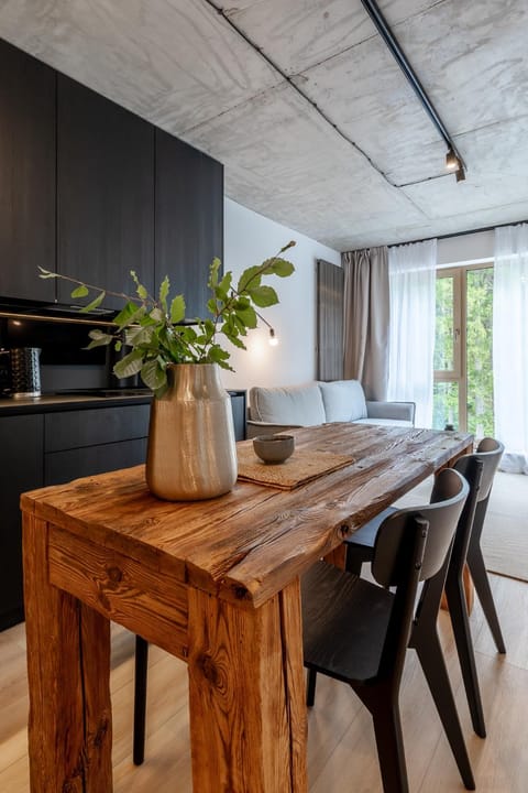 Kitchen or kitchenette, Living room, Seating area, Dining area
