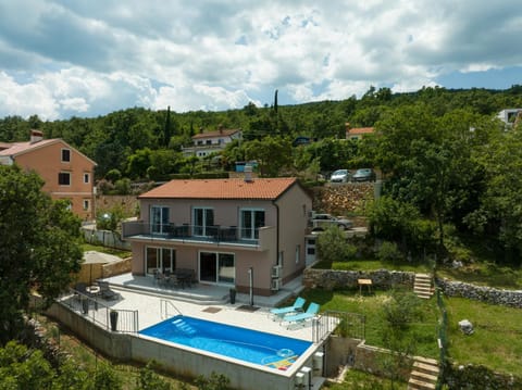 Property building, Day, Natural landscape, Bird's eye view, Swimming pool