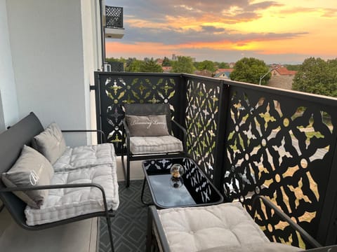 Patio, Natural landscape, View (from property/room), Balcony/Terrace, Seating area