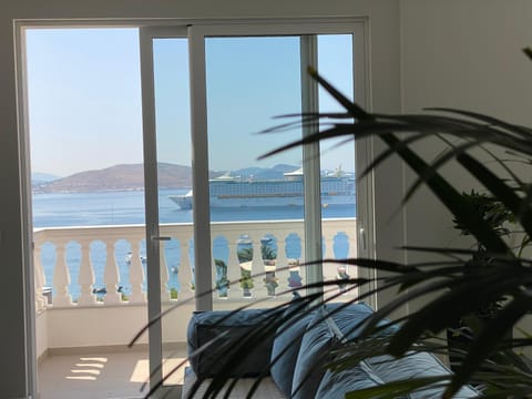 View (from property/room), Balcony/Terrace, Sea view