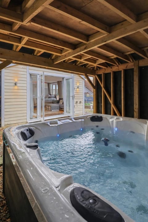 Cosy Studio Cabin with Optional Hot Tub Lilliput near Sandbanks beach Cabin in Poole