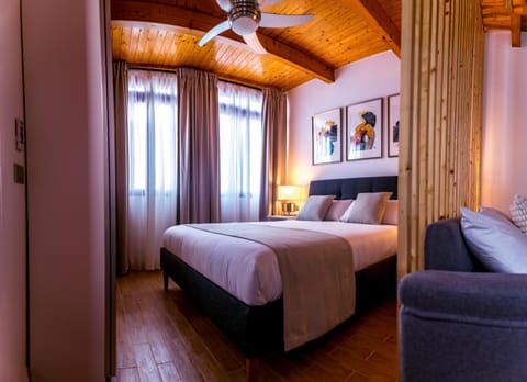 Bed, Bedroom, fireplace