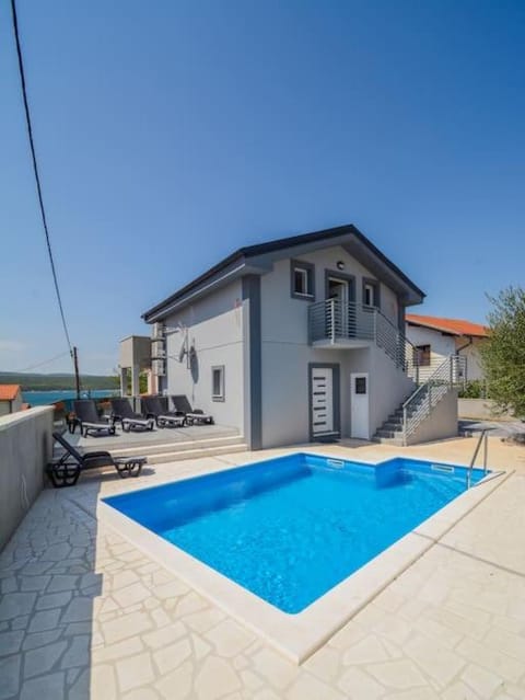Property building, Pool view