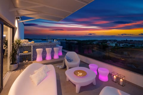 Natural landscape, Balcony/Terrace, Seating area, Swimming pool, Sunrise, Sunset