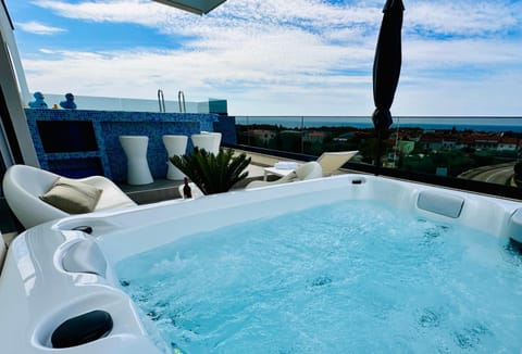 Penthouse Blue Horizon- a luxury penthouse with infinity pool, hot tub and sea views! Apartment in Poreč