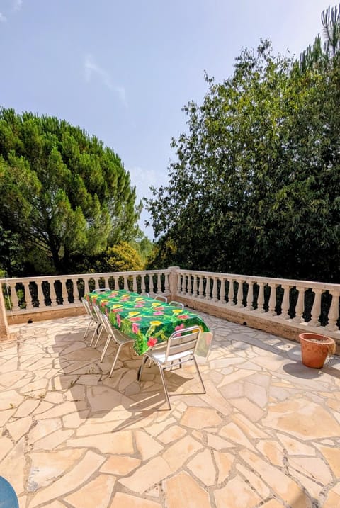 Patio, Day, Garden, View (from property/room), Balcony/Terrace, Dining area, Garden view, Meals