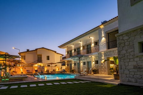 Night, Swimming pool, sunbed