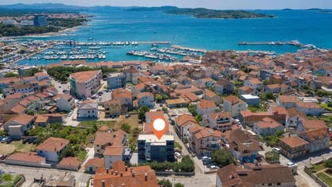 Property building, Neighbourhood, Bird's eye view, Sea view, Street view, Location