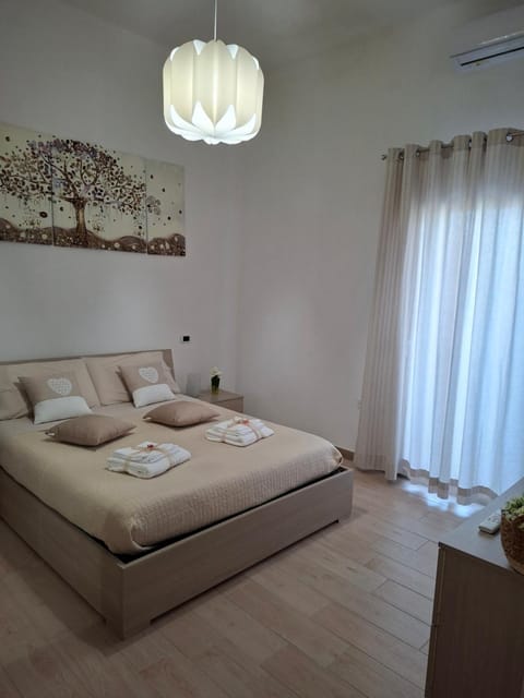 Bed, Bedroom, air conditioner