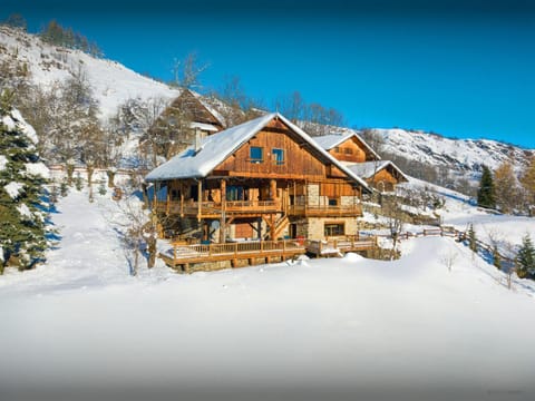 Property building, Day, Natural landscape, Winter, Mountain view