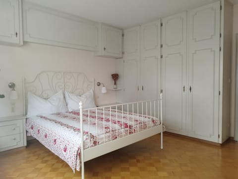 RIVER side - classic Bed and Breakfast in Weil am Rhein