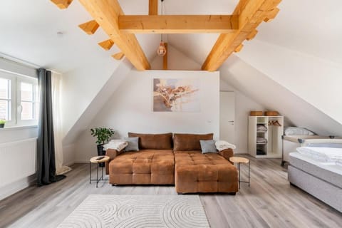 Living room, Photo of the whole room, Seating area, Bedroom