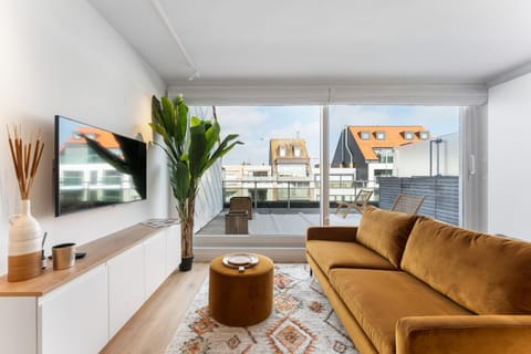 TV and multimedia, Balcony/Terrace, Living room, Seating area, Evening entertainment